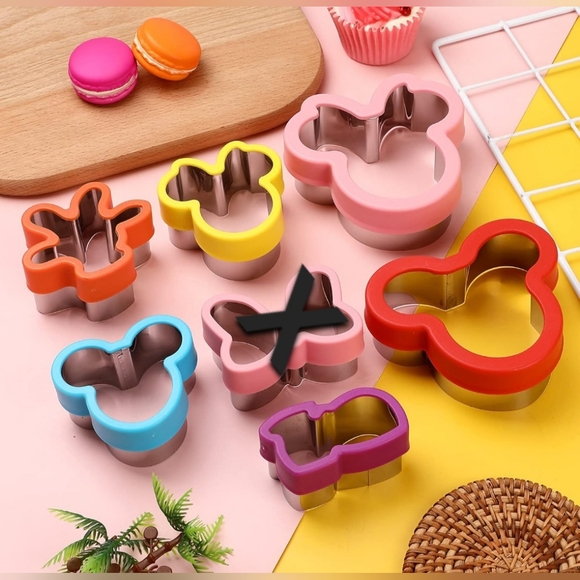 NWT Mickey & Minnie Mouse Cookie Cutters (WITHOUT BOW) - Picture 3 of 9